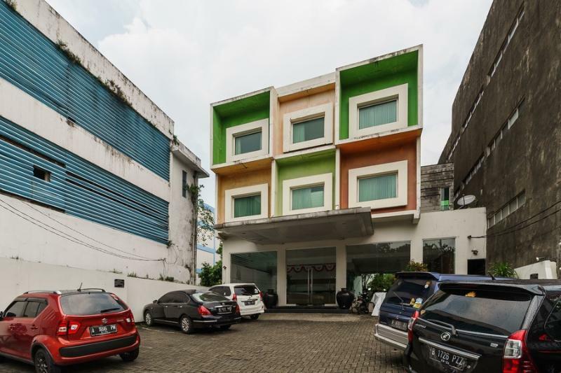 Reddoorz @ Gunung Sahari 2 Hotel 3*